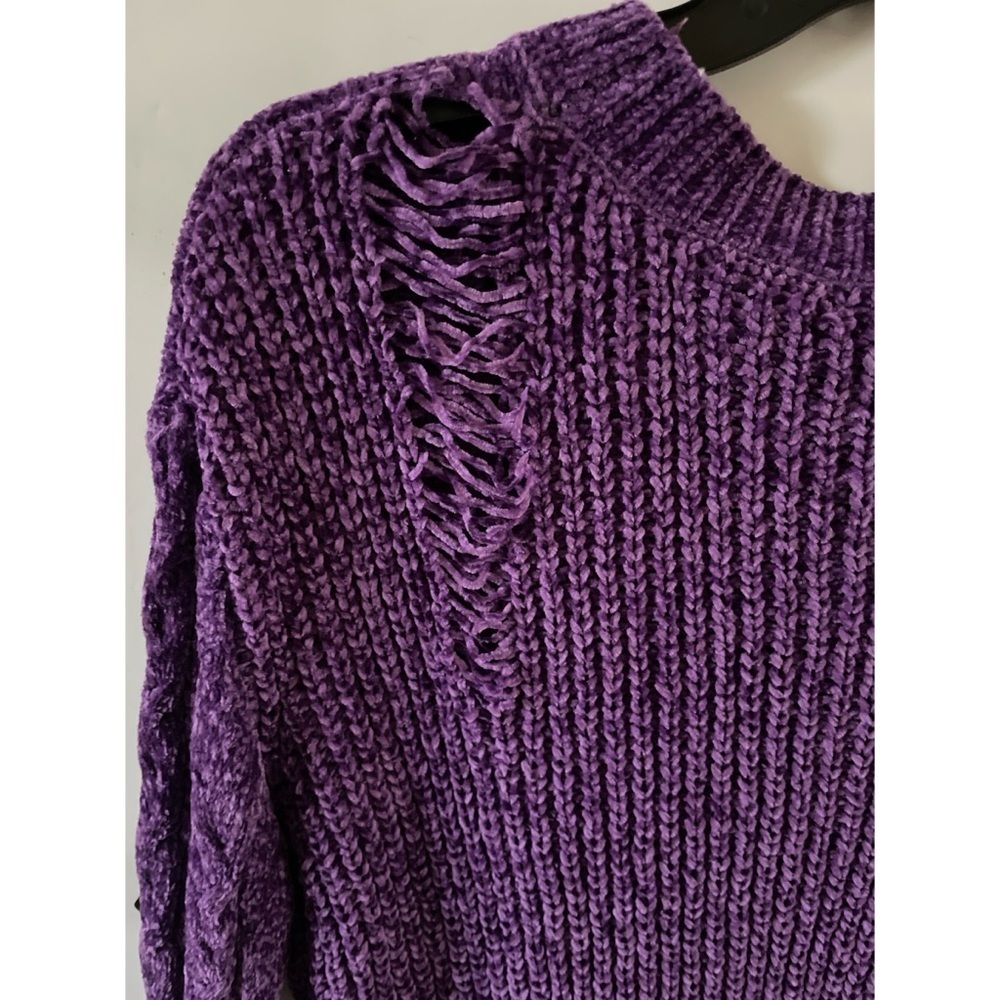 Select Trend  Sweater with ‘Distressed’ Back - Picture 5 of 10